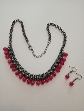 #1200.  Fuschia Pink Acrylic And Gunmetal Necklace And Earring Bundle
